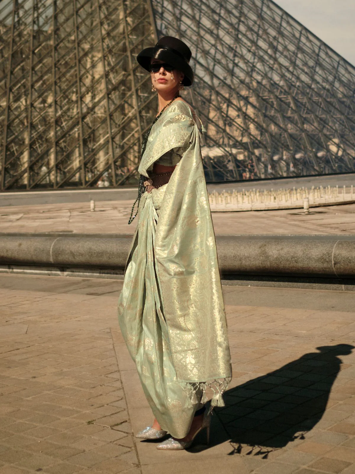 Odette Green Silk Blend Woven Saree With Unstitched Blouse For Women - Image 2