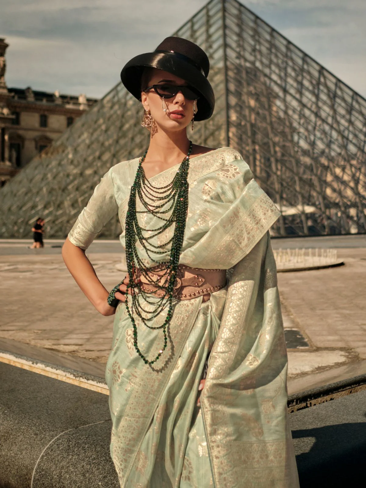 Odette Green Silk Blend Woven Saree With Unstitched Blouse For Women - Image 3