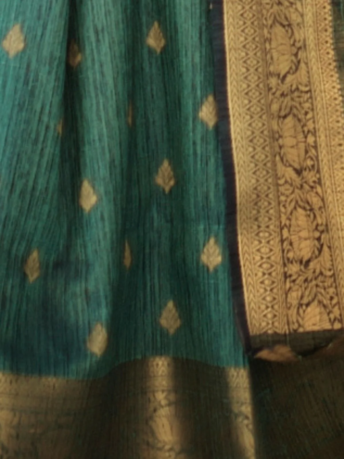 Odette Green Silk Blend Woven Saree With Unstitched Blouse For Women - Image 3