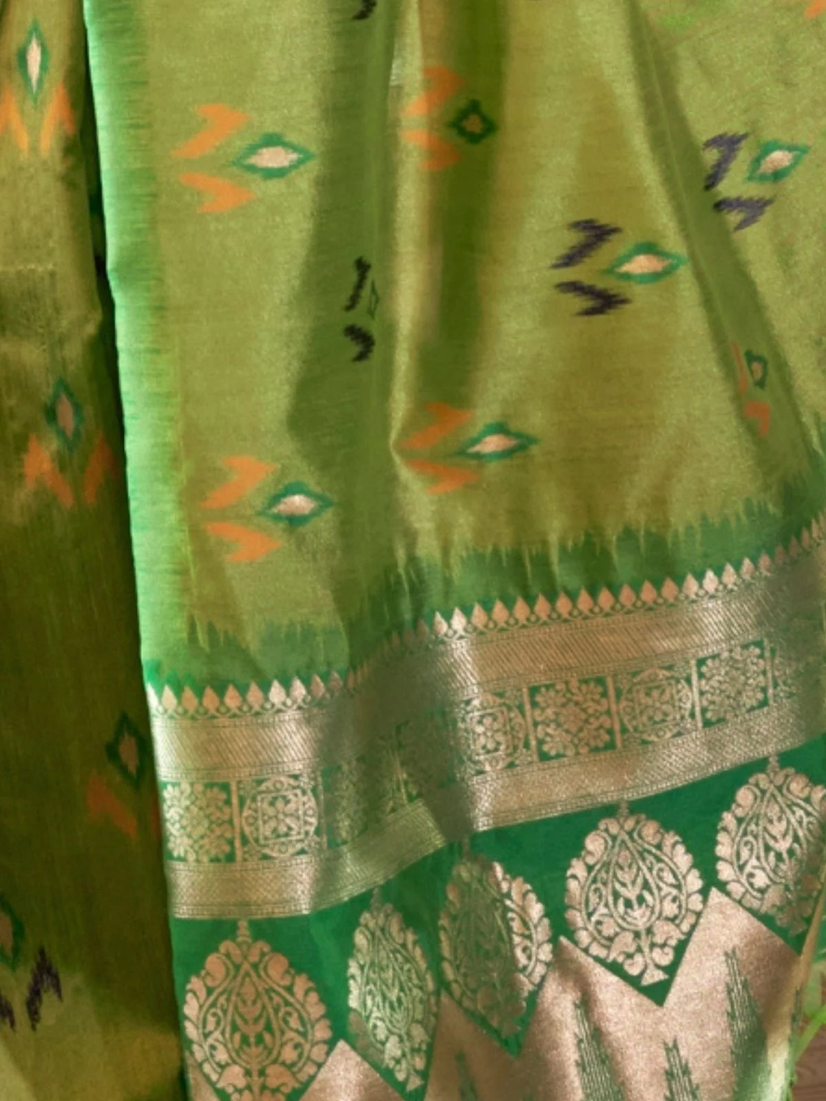 Odette Green Silk Blend Woven Saree With Unstitched Blouse For Women - Image 3