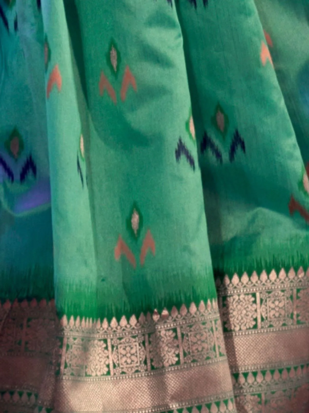 Odette Green Silk Blend Woven Saree With Unstitched Blouse For Women - Image 3