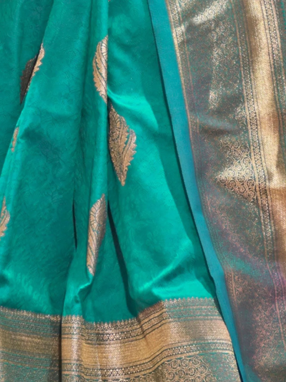 Odette Green Silk Blend Woven Saree With Unstitched Blouse For Women - Image 3