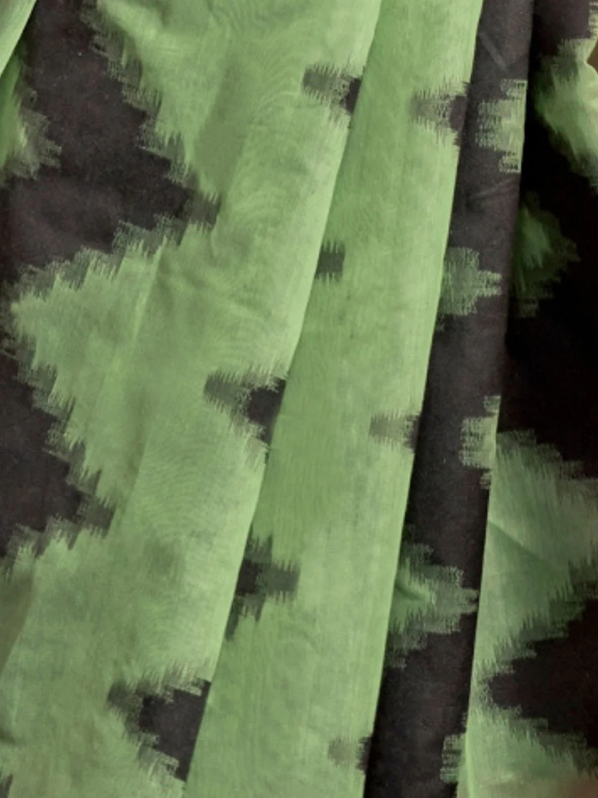 Odette Green Silk Blend Woven Saree With Unstitched Blouse For Women - Image 3