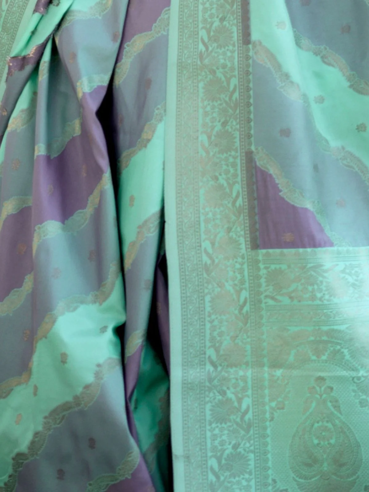 Odette Green Silk Blend Woven Saree With Unstitched Blouse For Women - Image 3