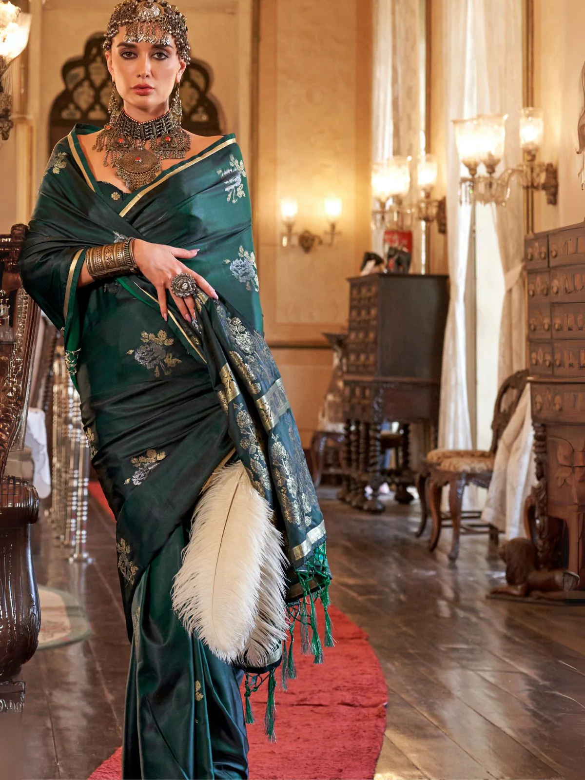 Odette Green Silk Blend Woven Saree With Unstitched Blouse For Women - Image 2