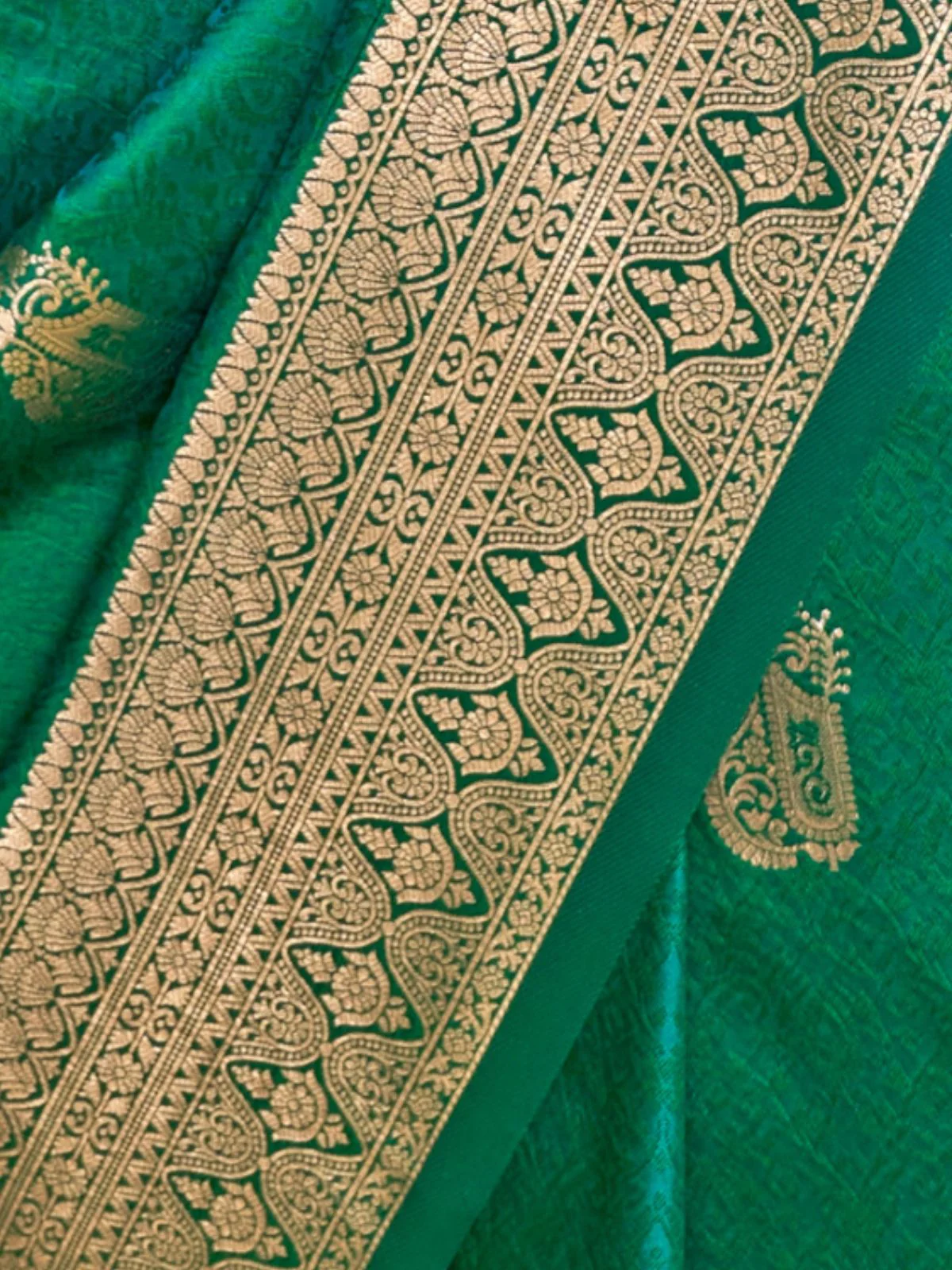 Odette Green Silk Blend Woven Saree With Unstitched Blouse For Women - Image 3