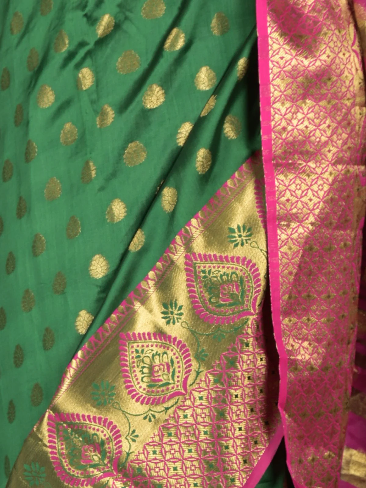 Odette Green Silk Blend Woven Saree with Unstitched Blouse for Women - Image 5