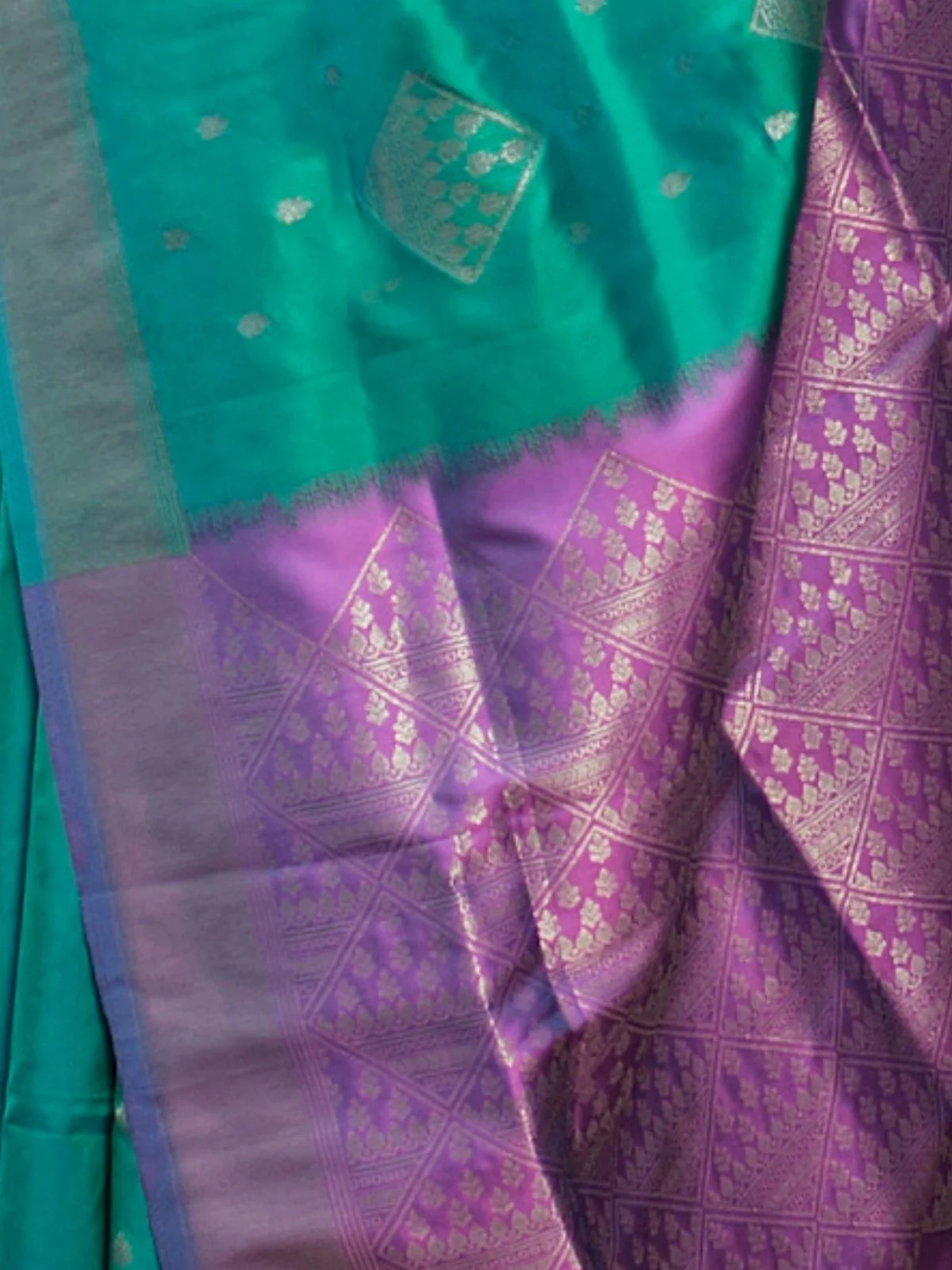 Odette Green Soft Silk Woven Saree With Unstitched Blouse For Women - Image 3