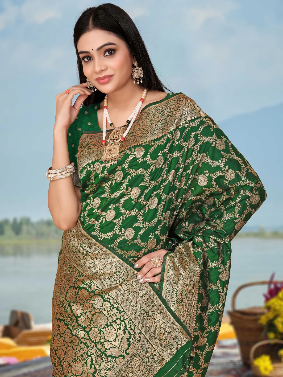 Odette Green Woven Banarasi Silk Saree With unstitched Blouse For Women - Image 4