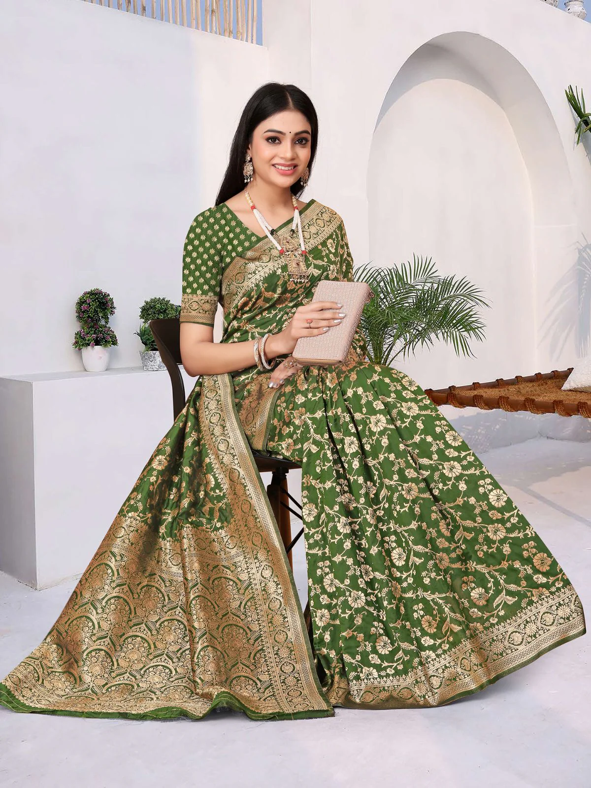 Odette Green Woven Banarasi Silk Saree With unstitched Blouse For Women - Image 2