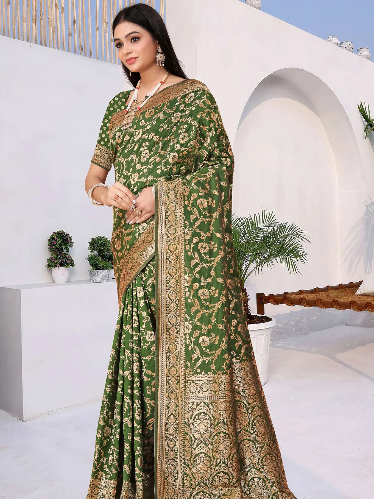 Odette Green Woven Banarasi Silk Saree With unstitched Blouse For Women - Image 3