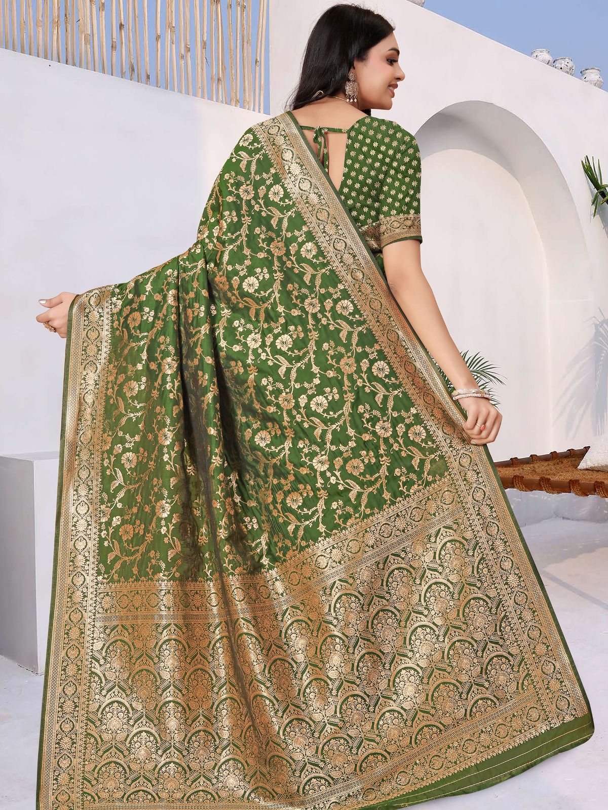 Odette Green Woven Banarasi Silk Saree With unstitched Blouse For Women - Image 5