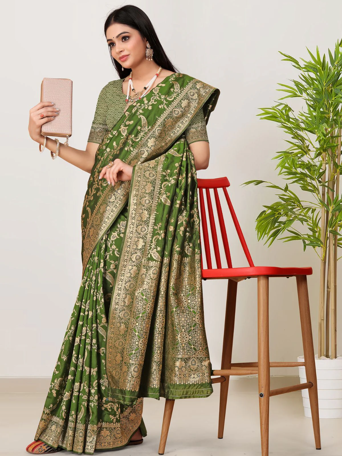 Odette Green Woven Banarasi Silk Saree With Unstitched Blouse For Women - Image 3