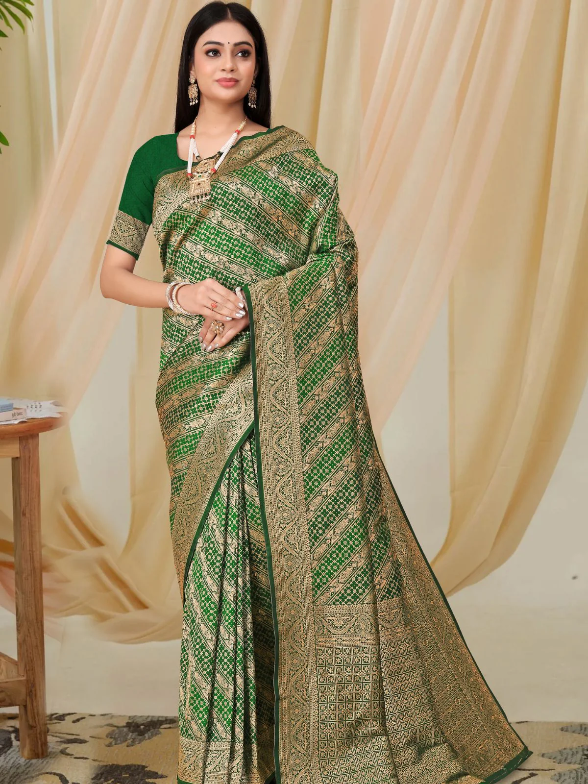 Odette Green Woven Banarasi Silk Saree With Unstitched Blouse For Women - Image 2