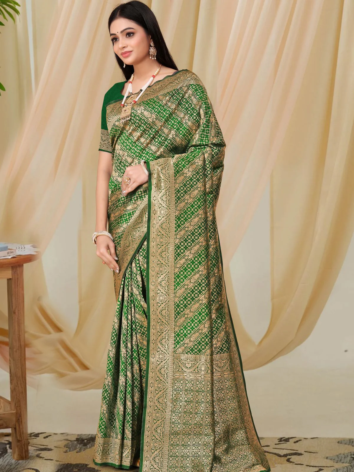 Odette Green Woven Banarasi Silk Saree With Unstitched Blouse For Women - Image 3