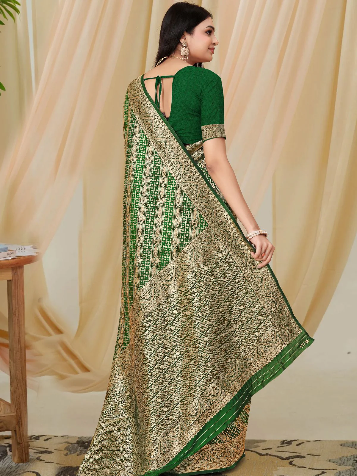 Odette Green Woven Banarasi Silk Saree With Unstitched Blouse For Women - Image 5