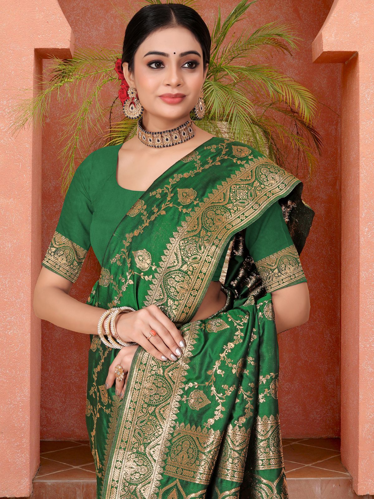 Odette Green Woven Banarasi Silk Saree With unstitched Blouse For Women - Image 3