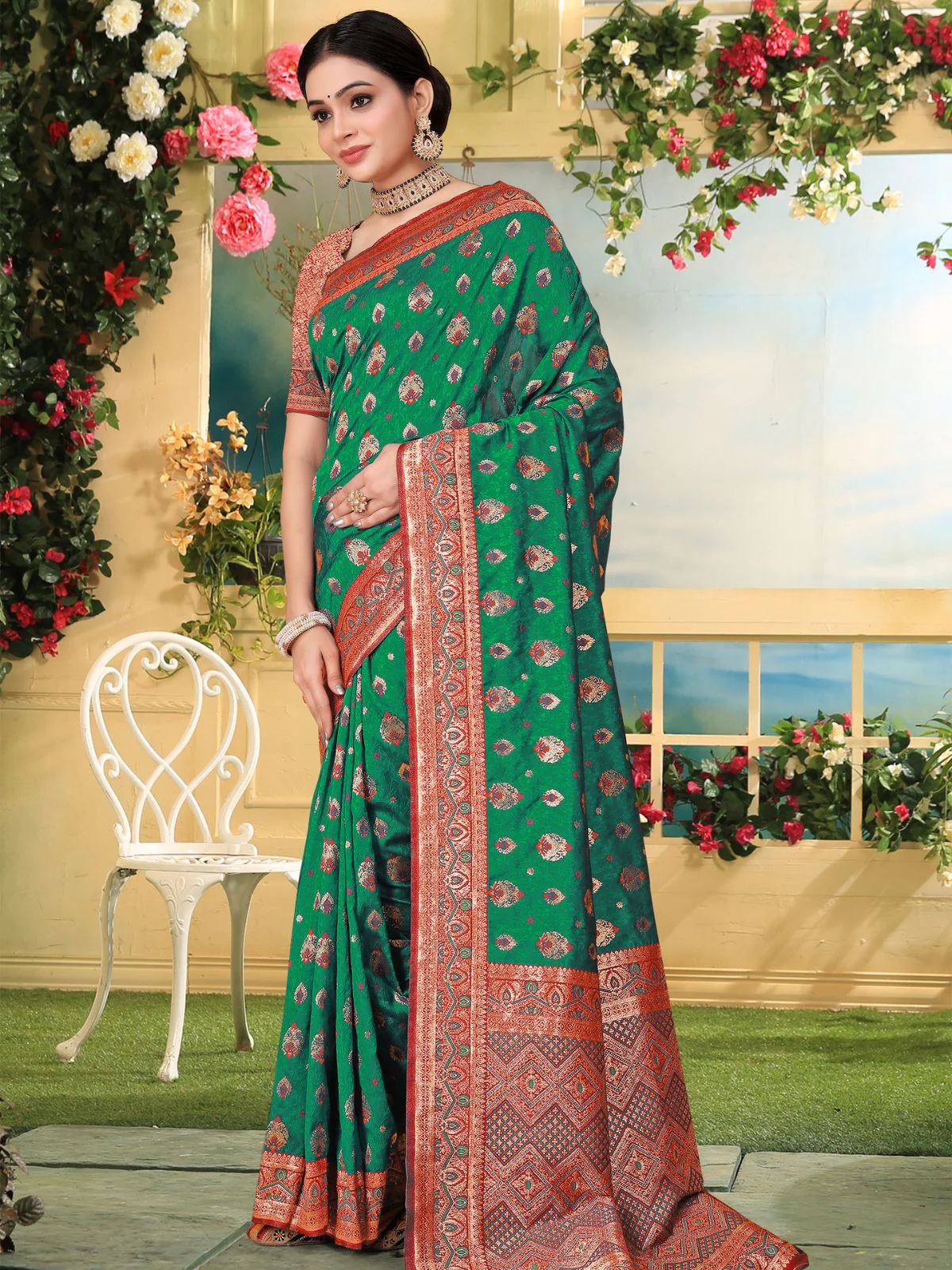 Odette Green Woven Banarasi Silk Saree With unstitched Blouse For Women - Image 3