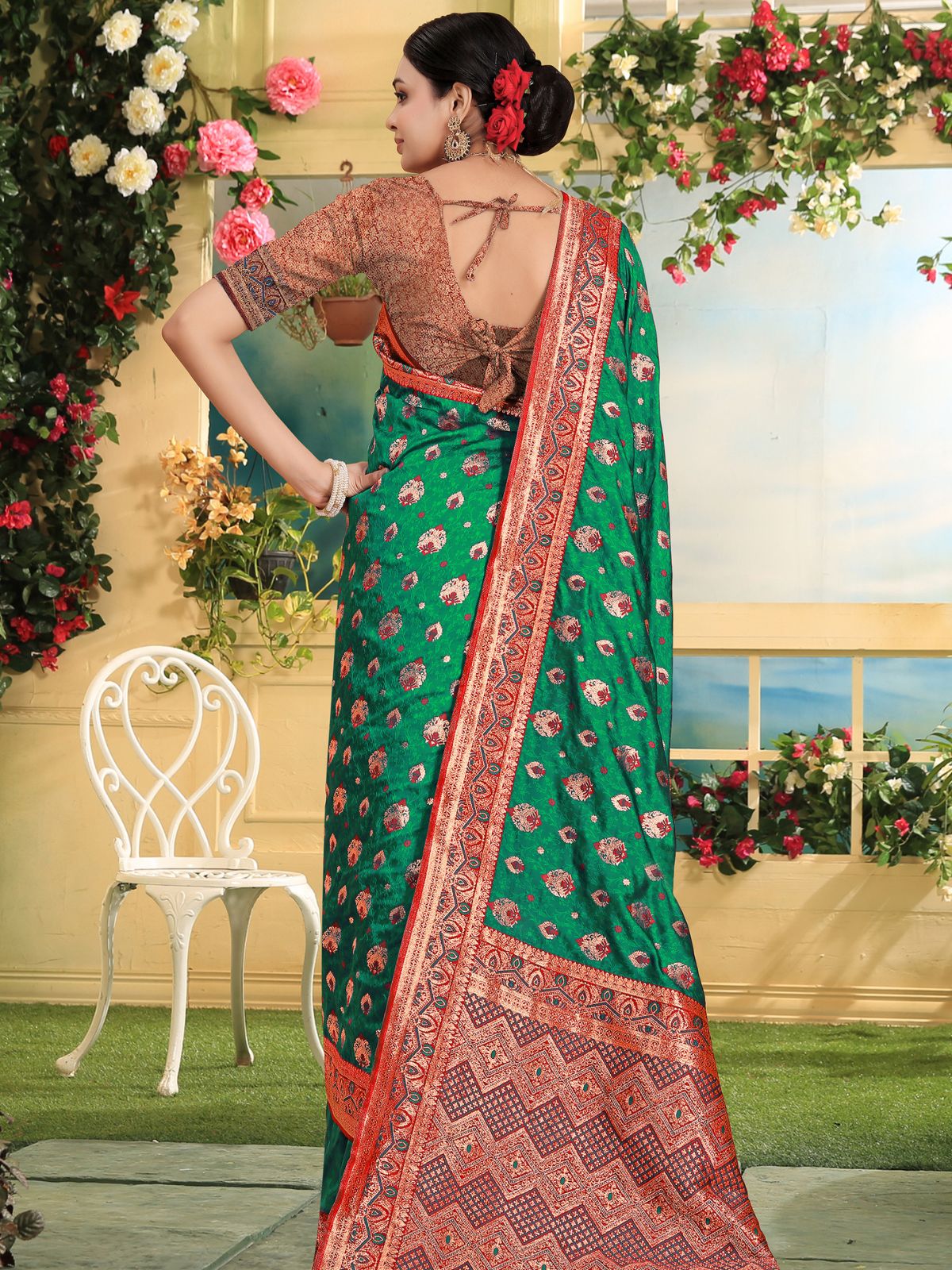 Odette Green Woven Banarasi Silk Saree With unstitched Blouse For Women - Image 5