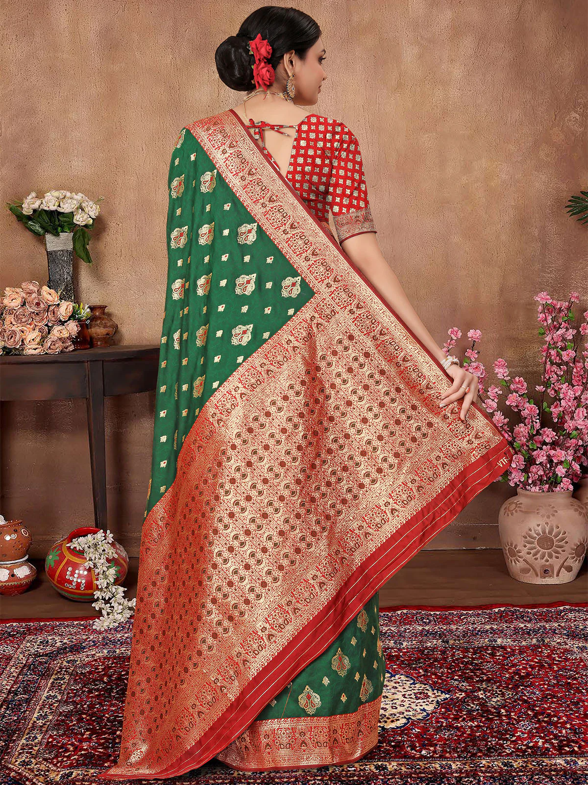 Odette Green Woven Banarasi Silk Saree With Unstitched Blouse For Women - Image 5