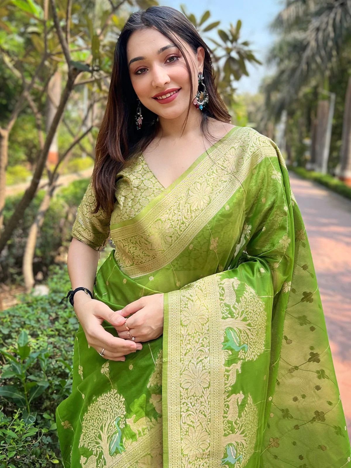 Odette Green Woven Design Organza Saree With Unstitched Blouse For Women - Image 3