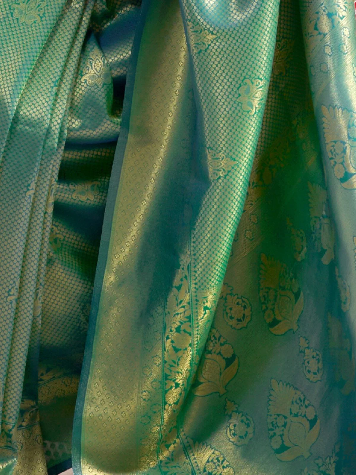 Odette Green Woven Design Silk Blend Saree With Unstitched Blouse For Women - Image 3