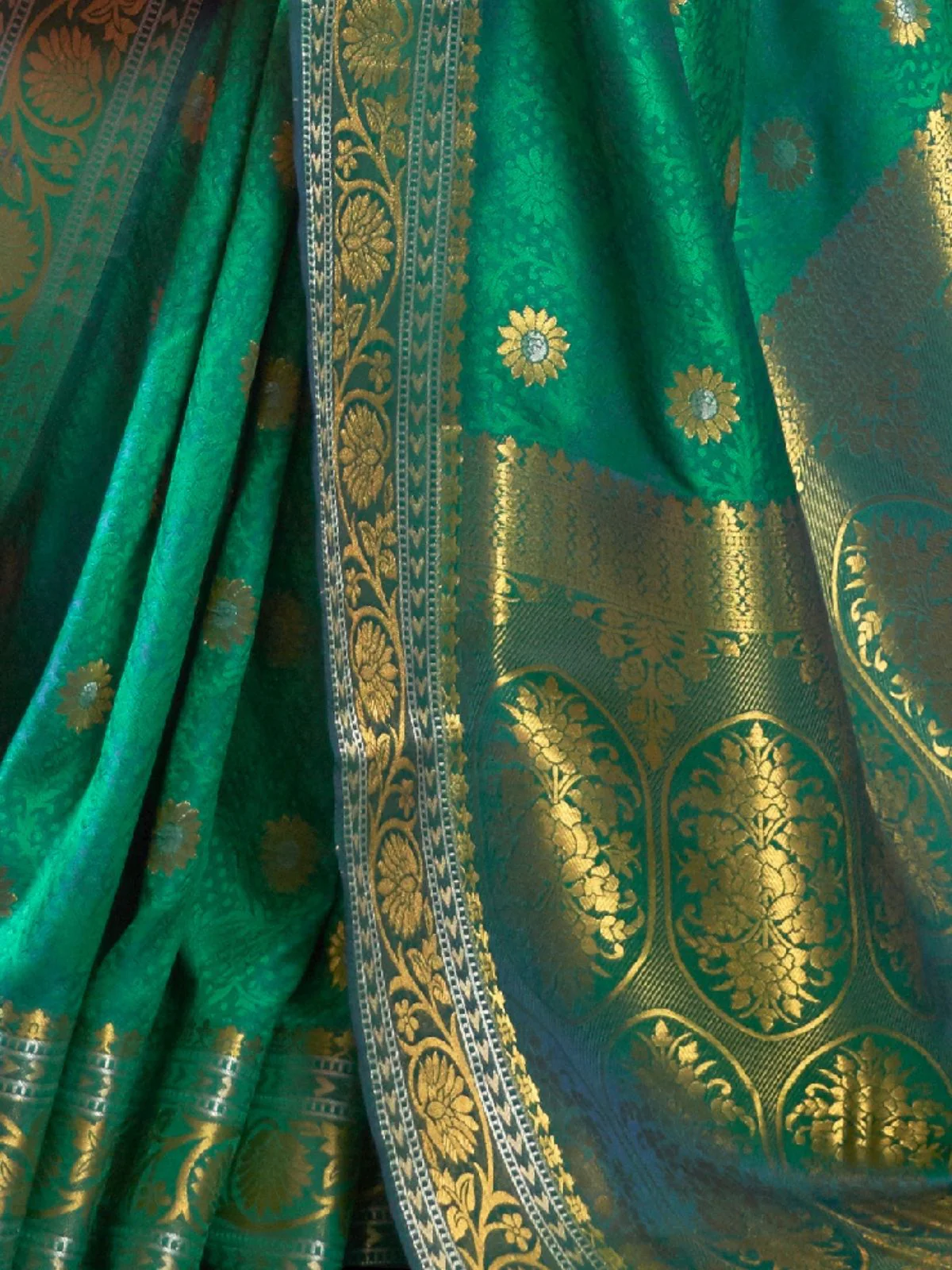 Odette Green Woven Design Silk Blend Saree With Unstitched Blouse For Women - Image 3