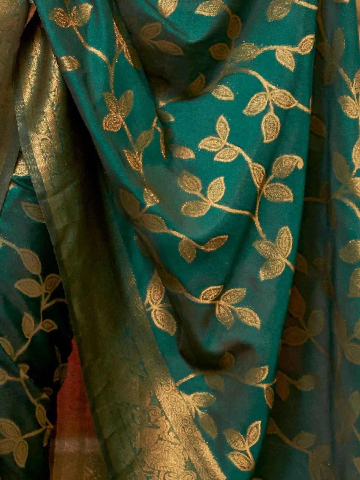 Odette Green Woven Design Silk Blend Saree With Unstitched Blouse For Women - Image 3