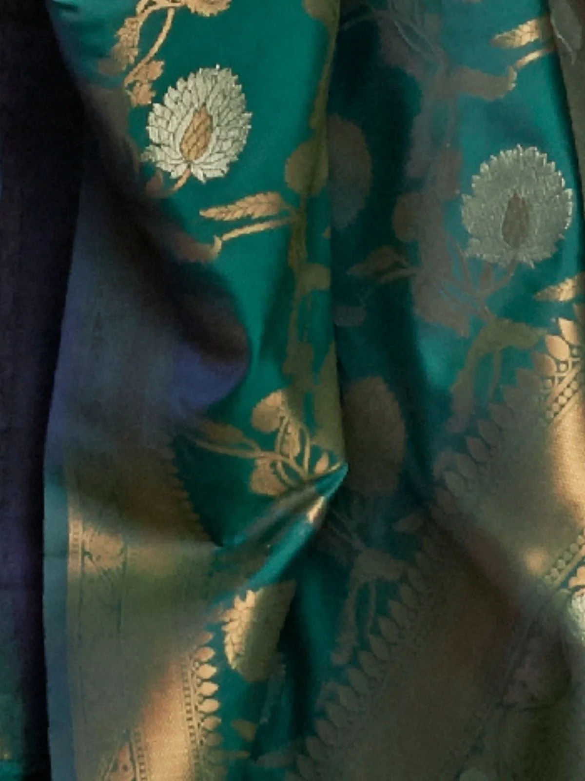 Odette Green Woven Design Silk Blend Saree With Unstitched Blouse For Women - Image 4