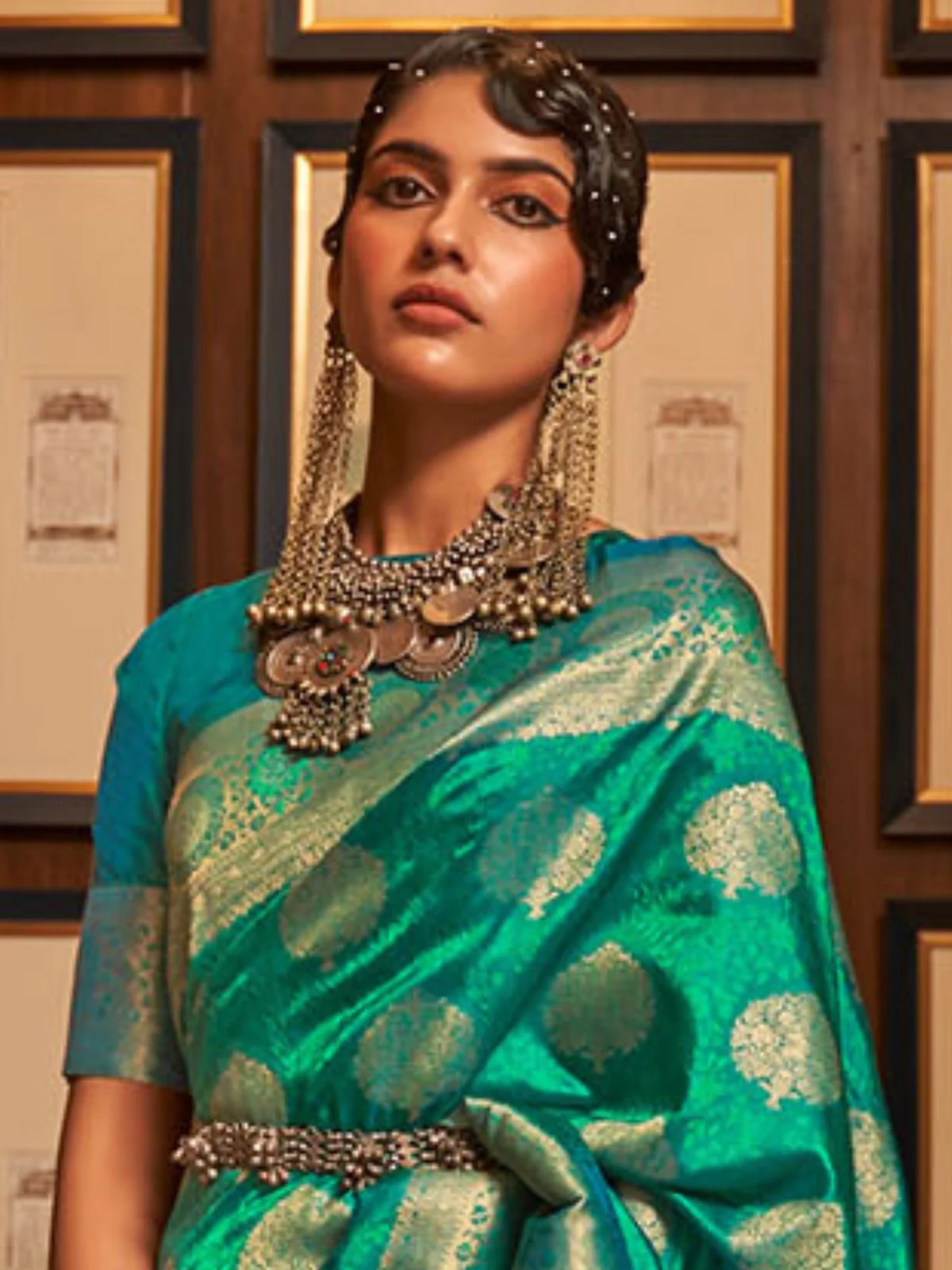 Odette Green Woven Design Silk Blend Saree With Unstitched Blouse For Women - Image 3