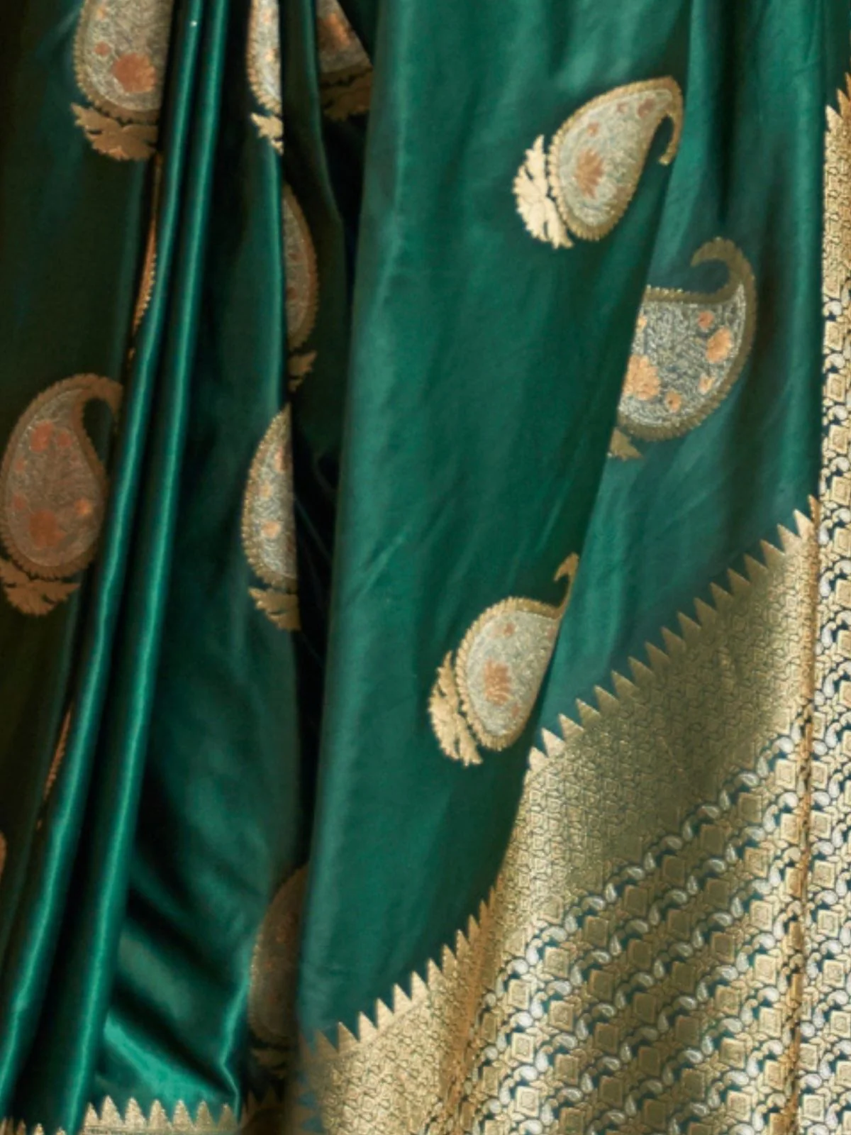 Odette Green Woven Design Silk Blend Saree With Unstitched Blouse For Women - Image 3