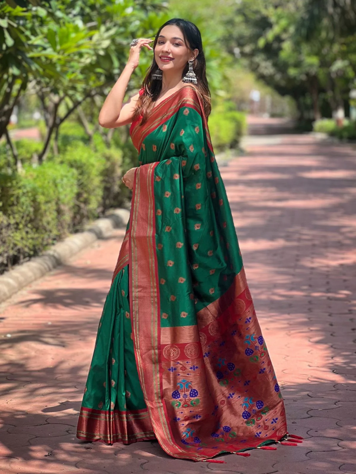 Odette Green Woven Design Silk Blend Saree With Unstitched Blouse For Women - Image 2