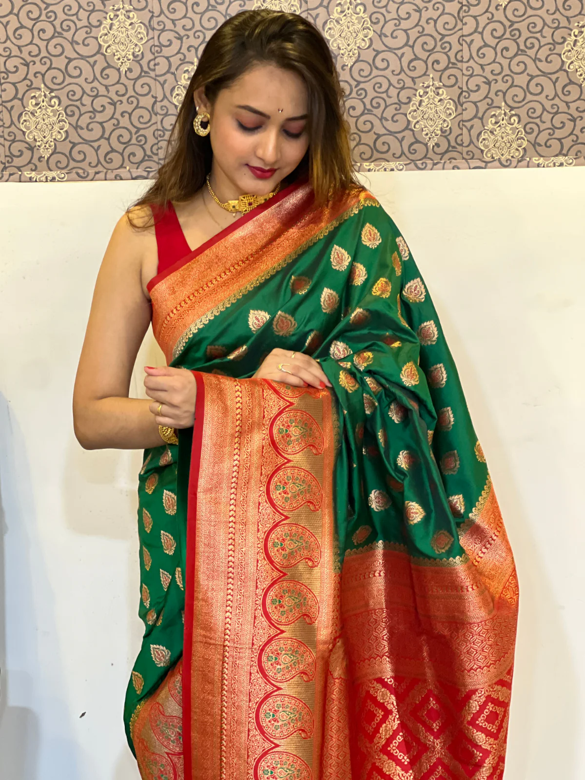 Odette Green Woven Design Soft Silk Saree With Unstitched Blouse For Women - Image 3