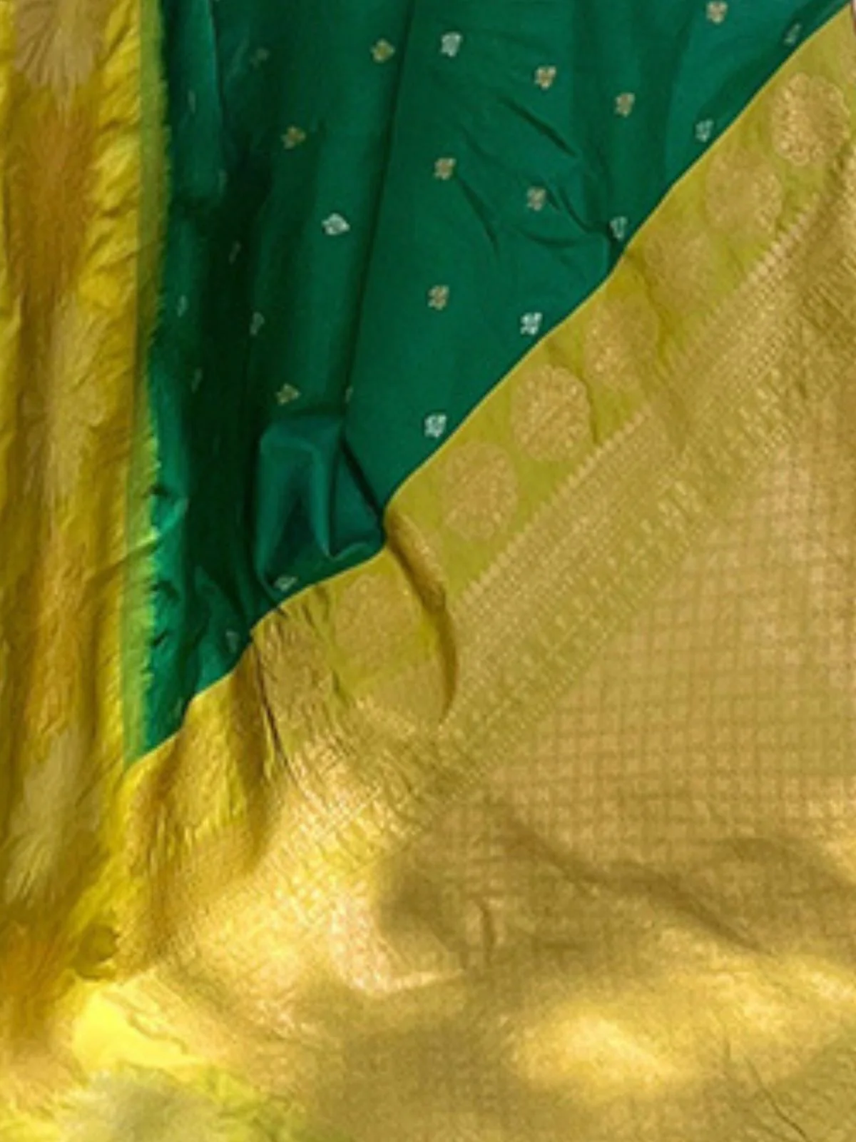 Odette Green Woven Design Soft Silk Saree With Unstitched Blouse For Women - Image 4