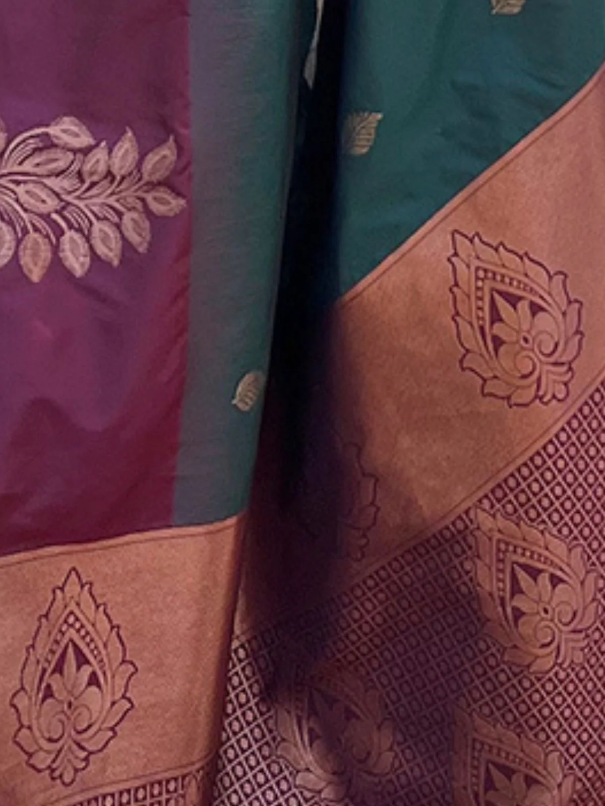 Odette Green Woven Design Soft Silk Saree With Unstitched Blouse For Women - Image 4