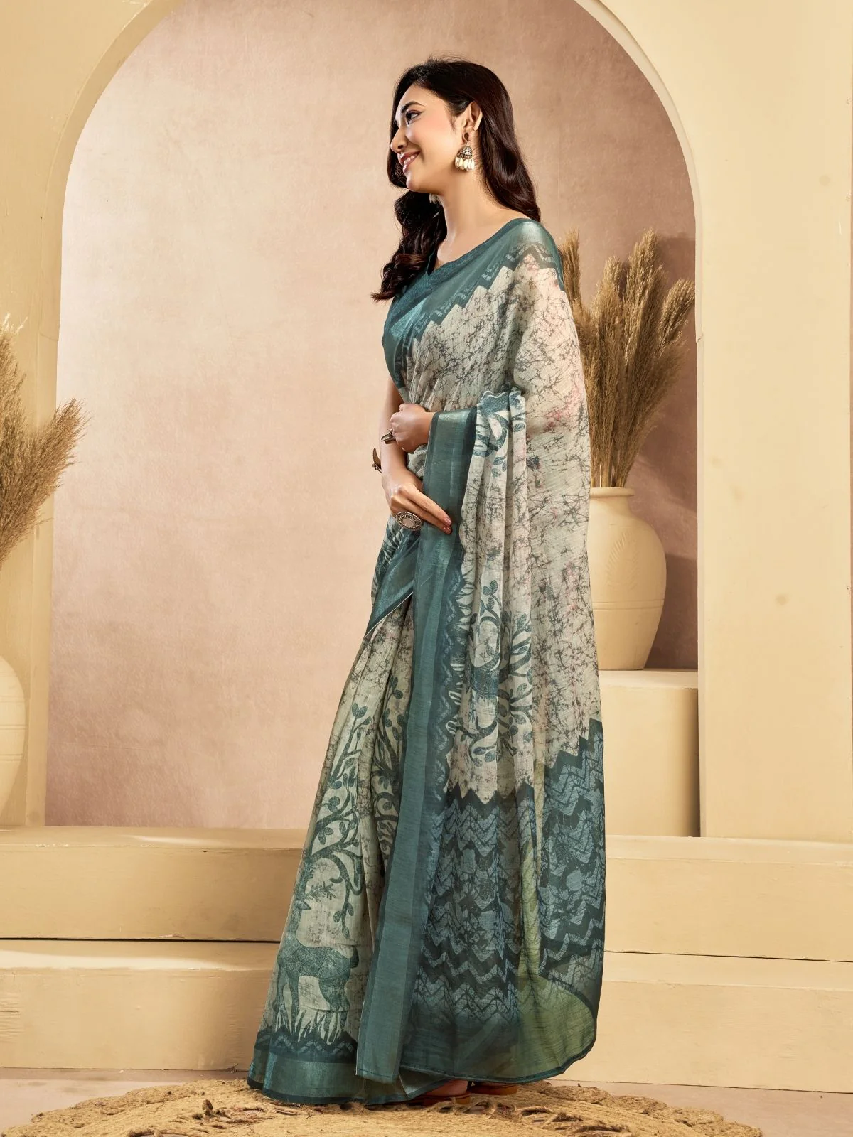 Odette Grey And OffWhite Cotton Linen Zari Work Saree For Women - Image 2