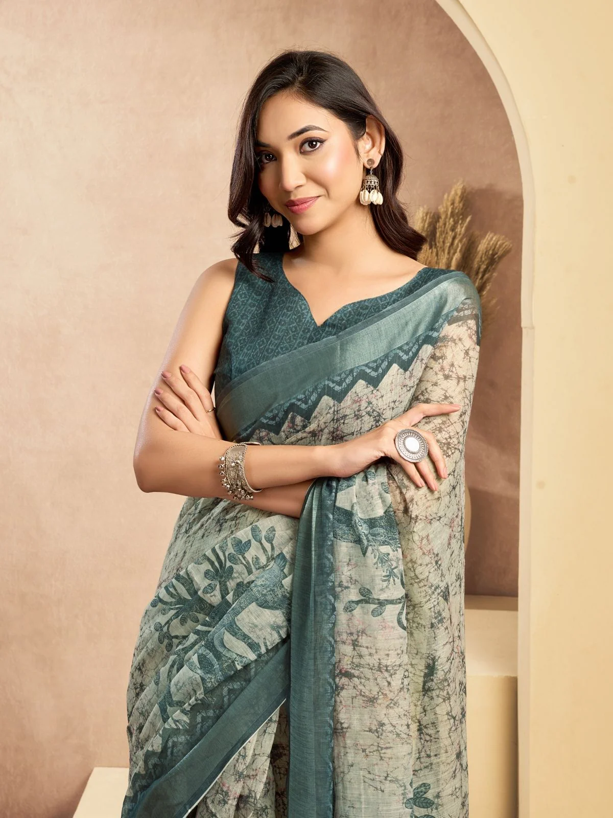 Odette Grey And OffWhite Cotton Linen Zari Work Saree For Women - Image 5