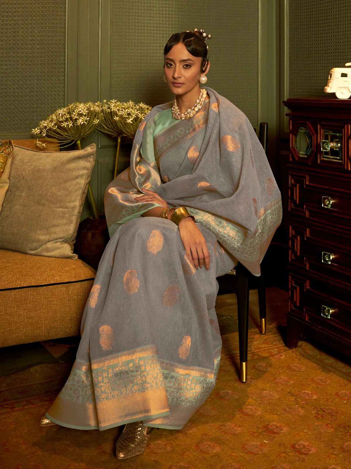 Odette Grey And Sea Green Woven Design Linen Saree With Unstitched Blouse For Women - Image 2
