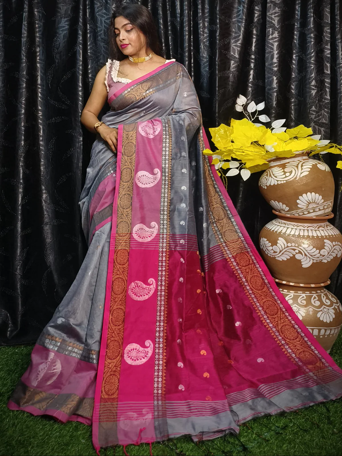 Odette Grey Silk Blend Saree with Unstitched Blouse For Women - Image 2