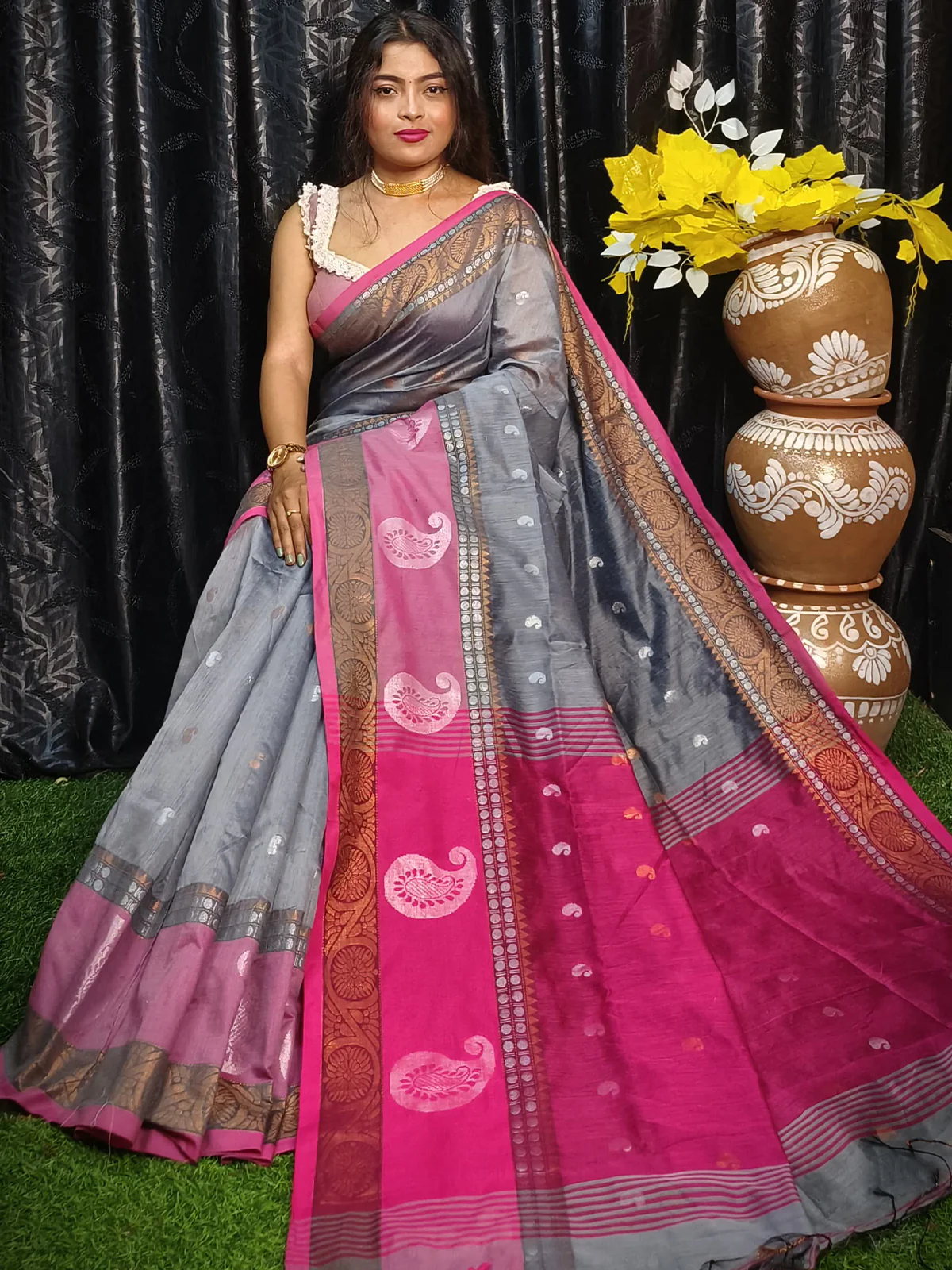 Odette Grey Silk Blend Saree with Unstitched Blouse For Women - Image 3