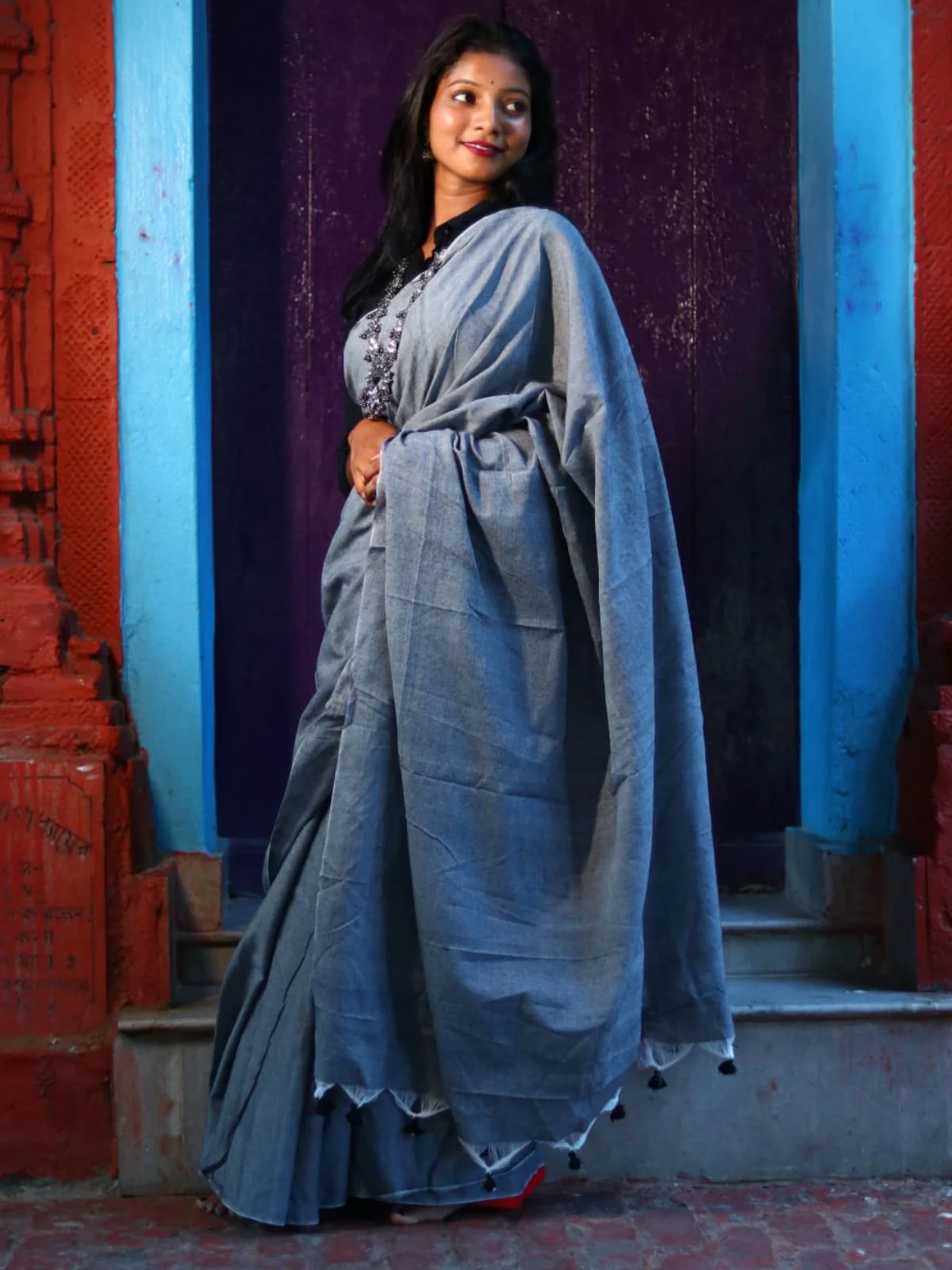 Odette Grey Cotton Saree With Unstitched Blouse for Women - Image 2