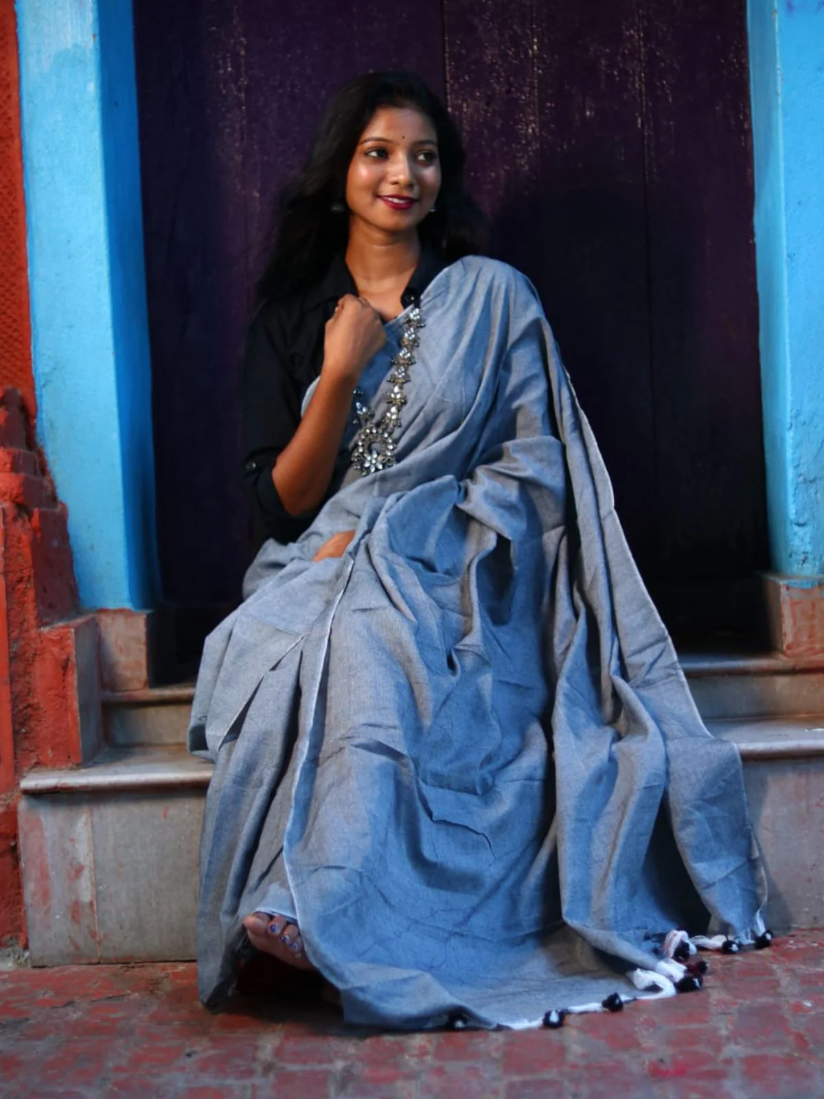 Odette Grey Cotton Saree With Unstitched Blouse for Women - Image 3