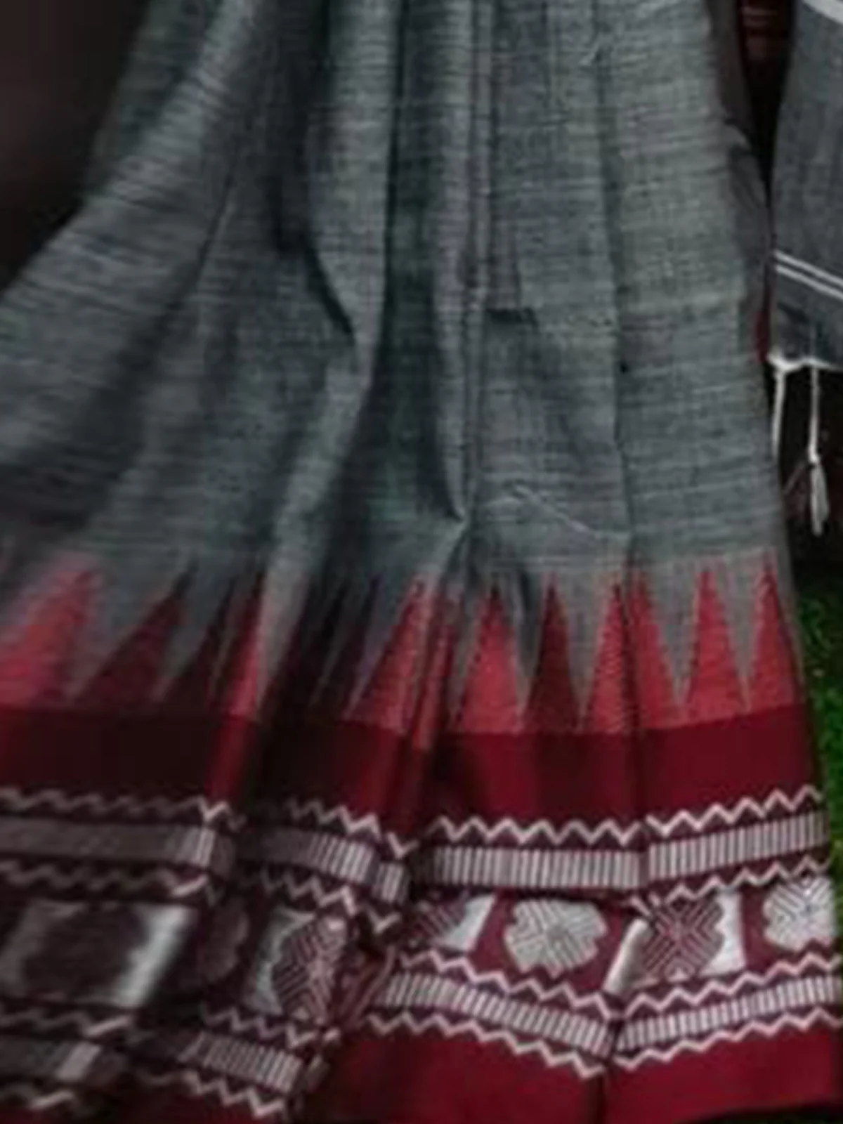 Odette Grey Cotton Saree With Unstitched Blouse For Women - Image 3