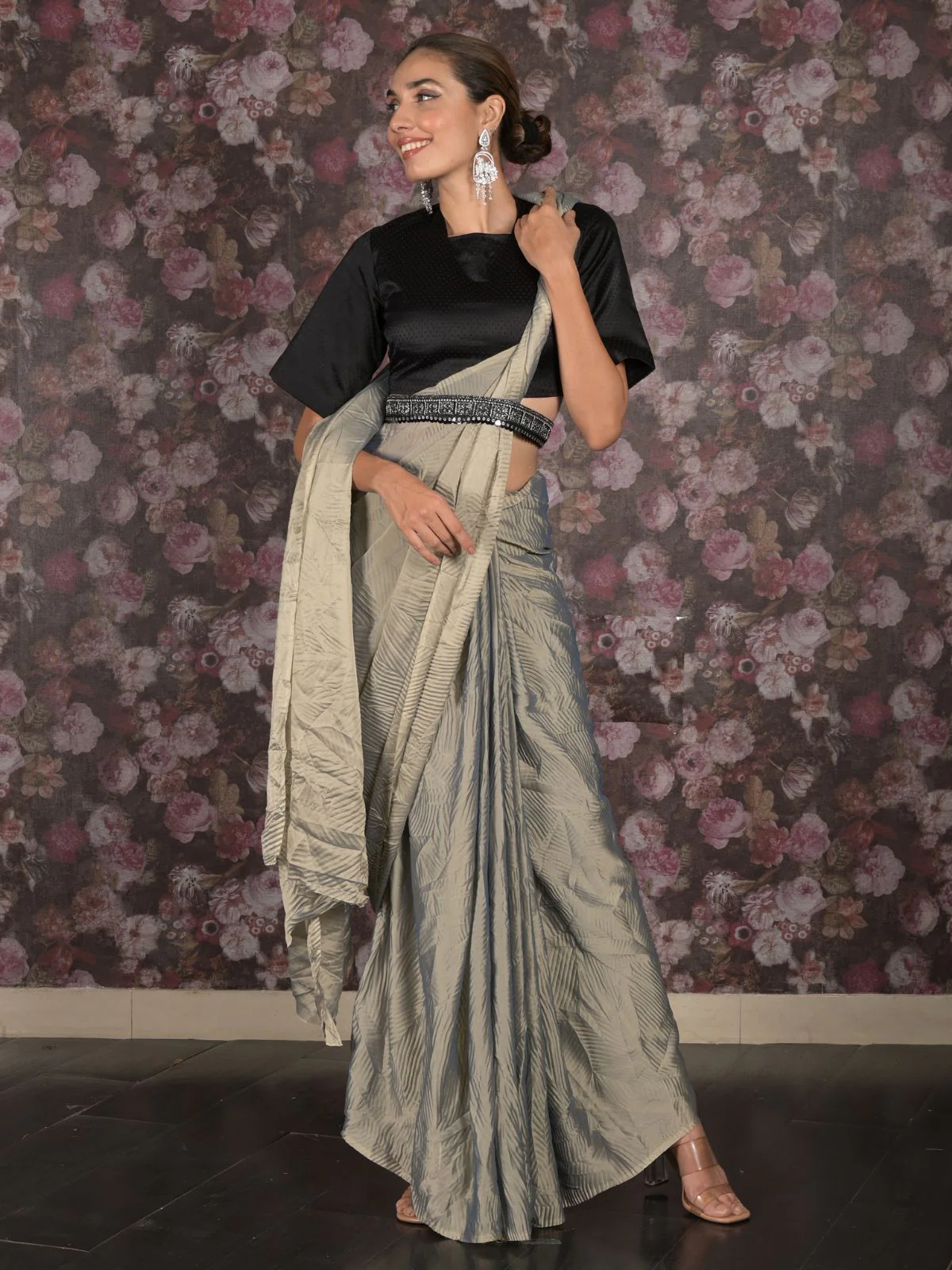 Odette Grey Crushed Crepe Saree with Unstitched Blouse and Waist Belt for for Women - Image 3