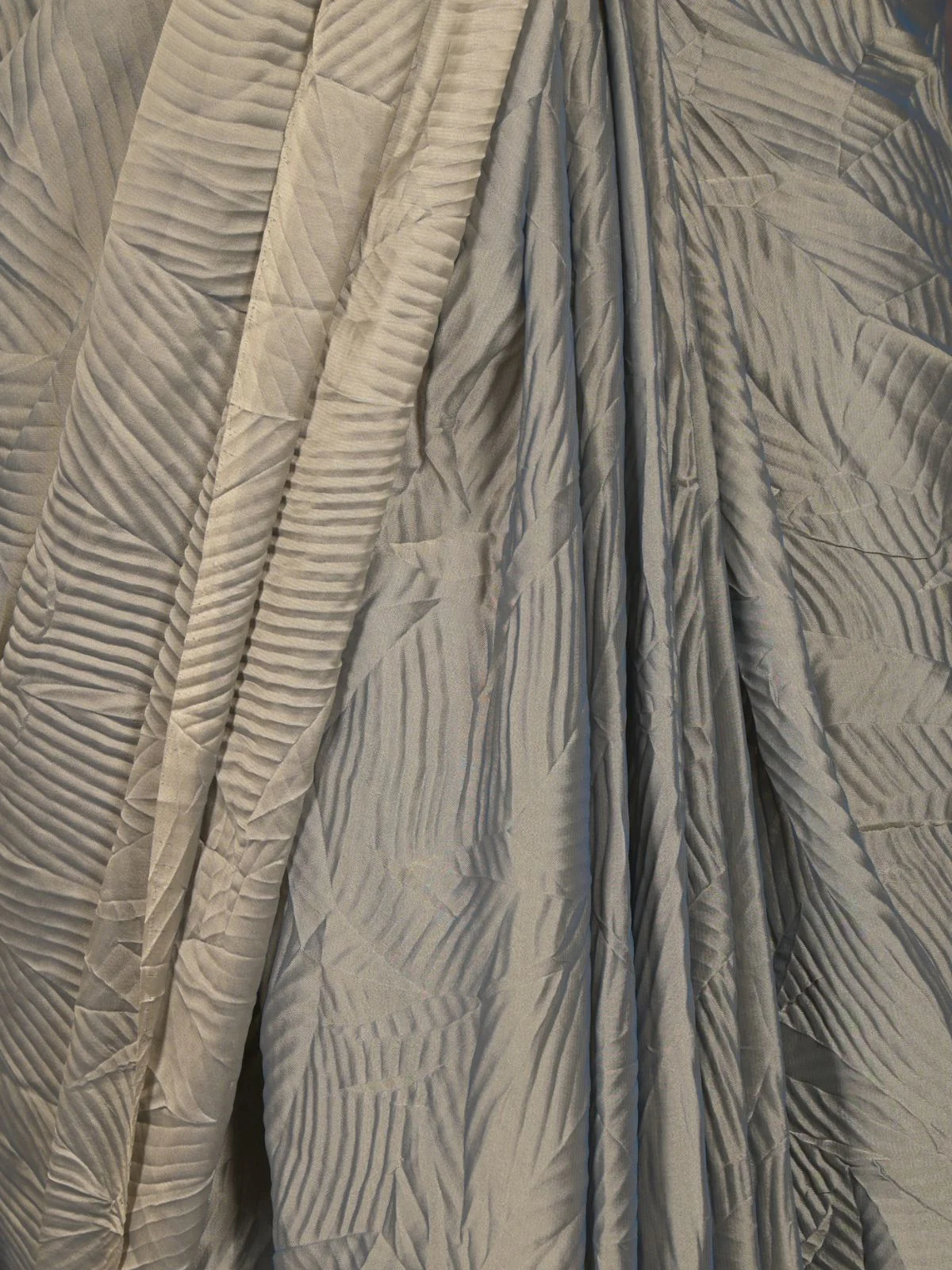 Odette Grey Crushed Crepe Saree with Unstitched Blouse and Waist Belt for for Women - Image 5