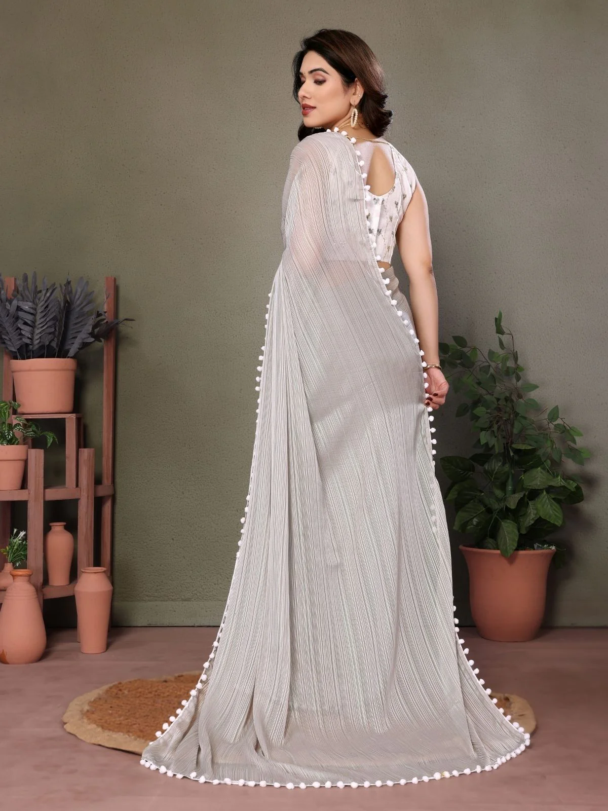 Odette Grey Georgette Plain Saree For Women - Image 3