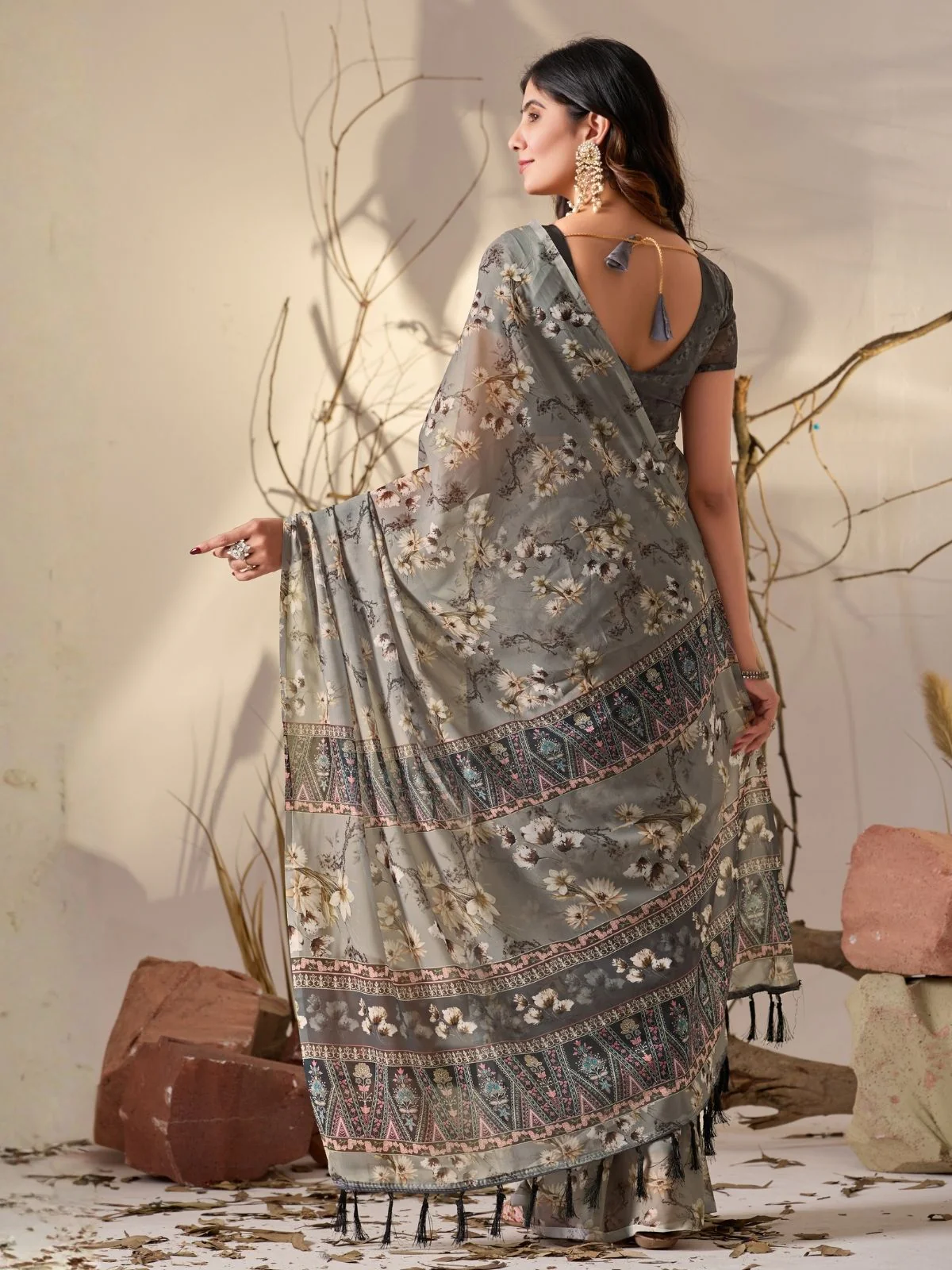 Odette Grey Georgette Printed Saree For Women - Image 3