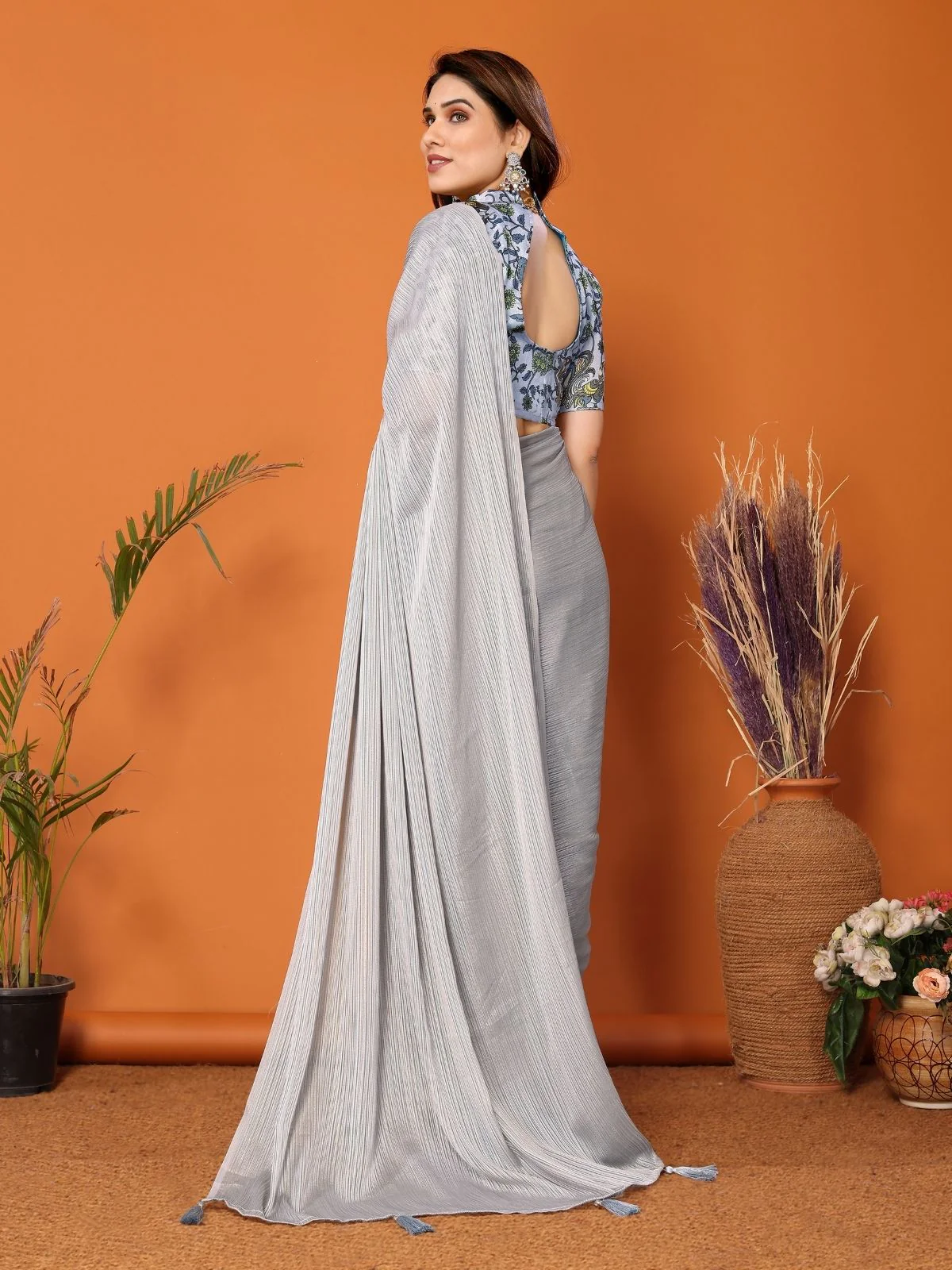 Odette Grey Georgette Solid Saree For Women - Image 3