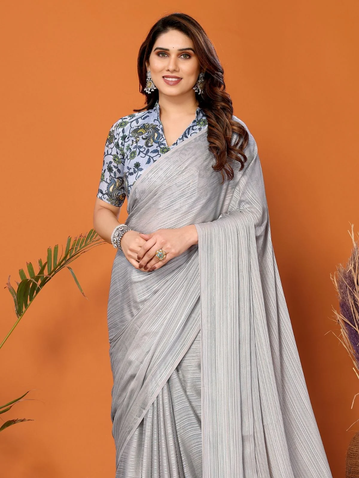 Odette Grey Georgette Solid Saree For Women - Image 4