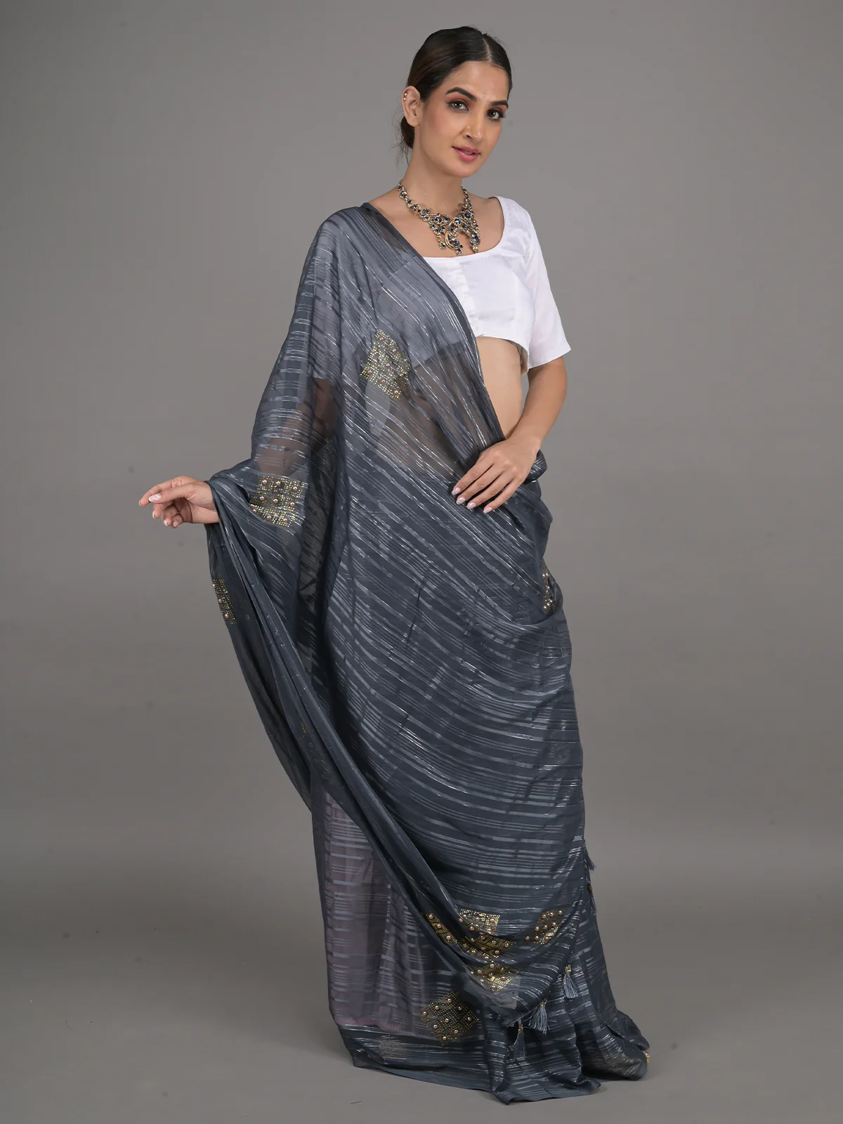 Odette Grey Georgette Woven Saree With Unstitched Blouse For Women - Image 2
